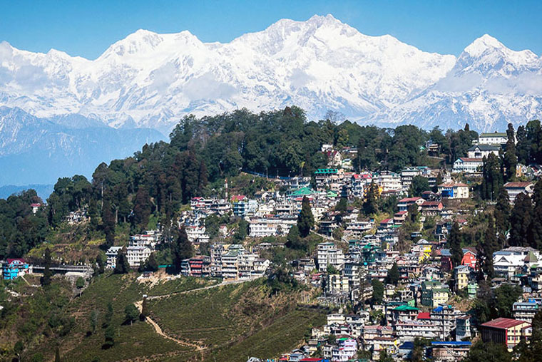 Aayush - Beautiful View of Lachen Town with snow cladded mountains, Popular Tourist Destination in Sikkim, Sikkim Travel Packages, Book Car for Lachen, Travel Agents for Lachen Sikkim